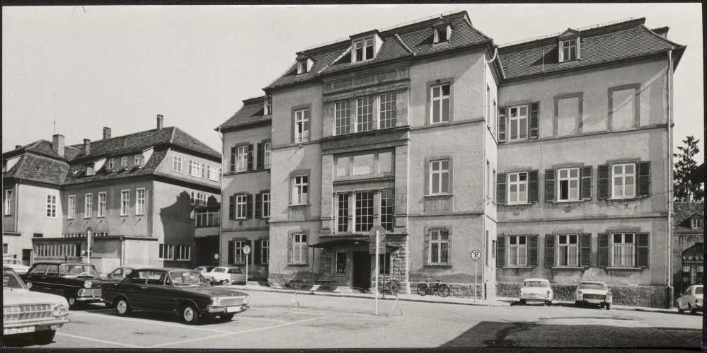 Wilhelmstraße 11, Rathaus vom Marktplatz aus