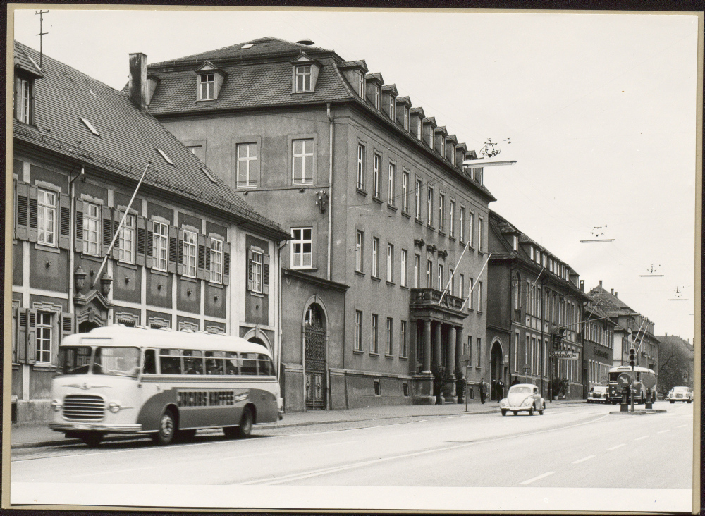 Wilhelmstraße 11, Rathaus vom Marktplatz aus